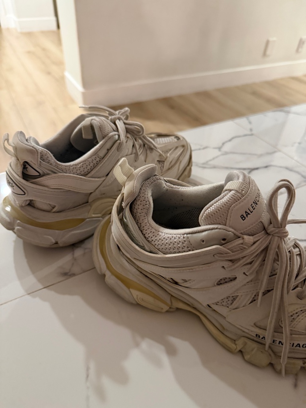 Balenciaga - Picture 3 of 4